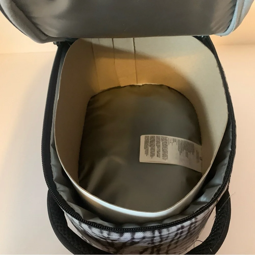 NWT. NIKE Insulated Lunch Bag with ID Slot